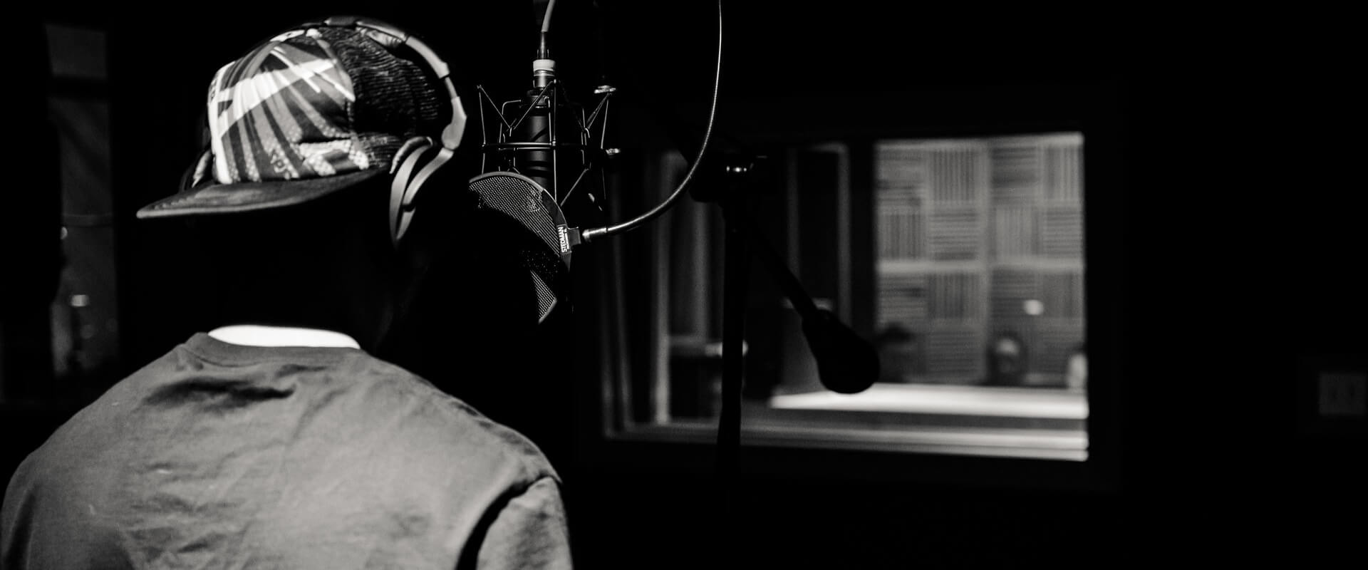 freelance voice over about me section bg img