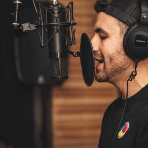 voice over artist about header img